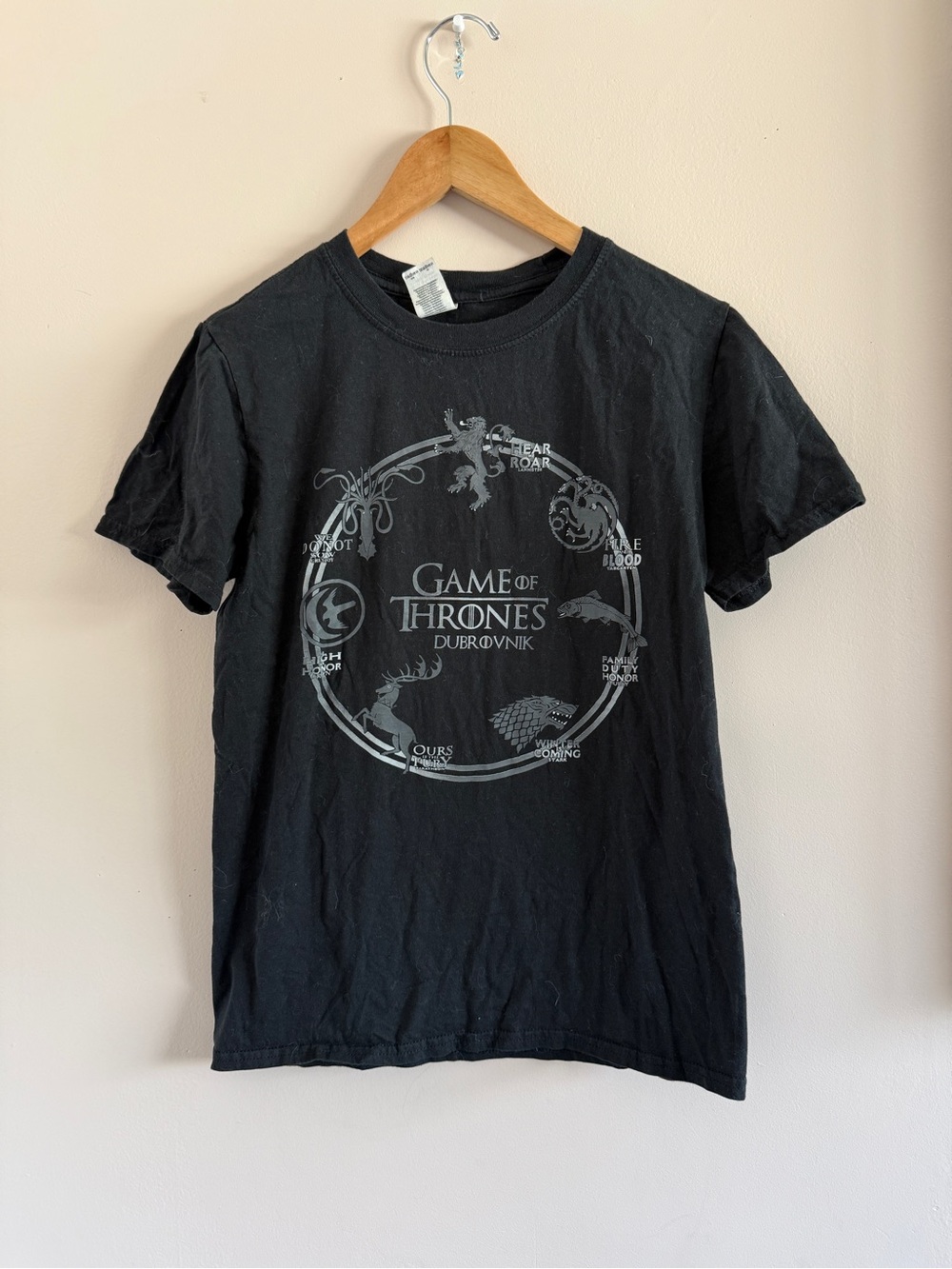 Gildan Black Game of Thrones Sigil Circle Graphic Tee